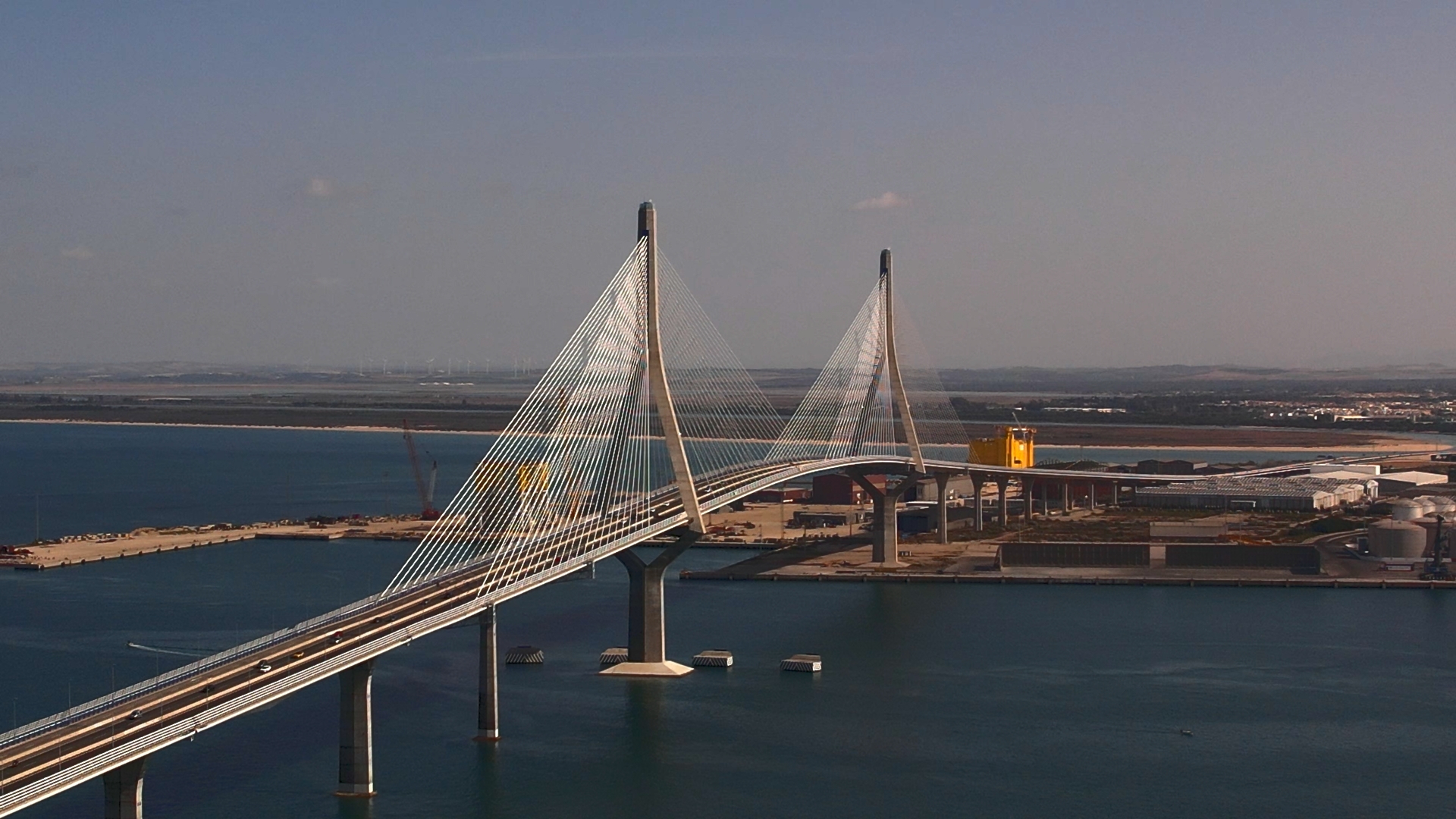 Vista aérea del Puente de la Pepa (Puente de la Constitución de 1812) en la Bahía de Cádiz